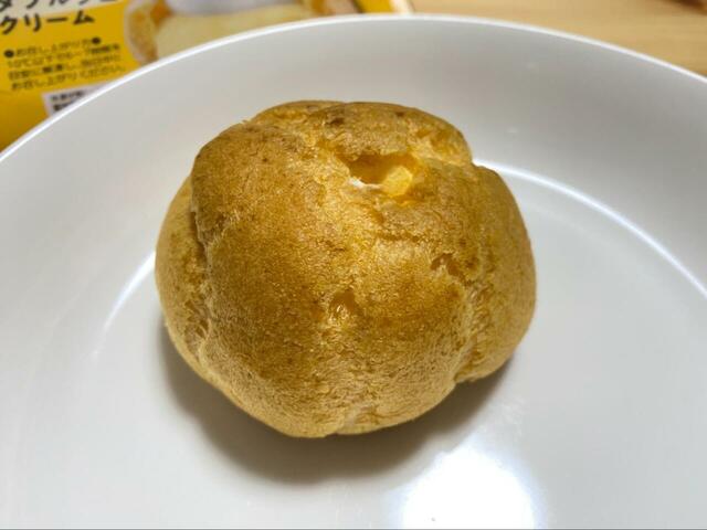 【シャトレーゼ 糖質50%カットのダブルシュークリーム】冷蔵庫で6〜7時間を目安に解凍します