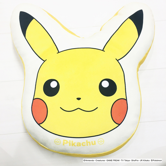 「ピカチュウのもちもち感触で可愛いダイカットクッション」2,420円（税込）