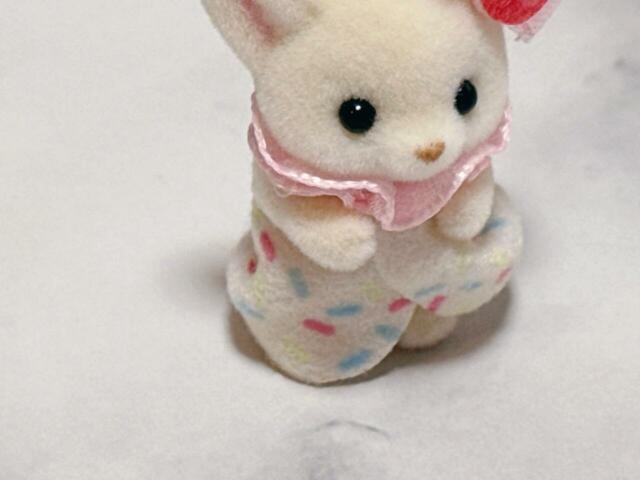 ワンピースはチョコスプレーが散りばめられたホイップクリームをイメージしたデザイン♪