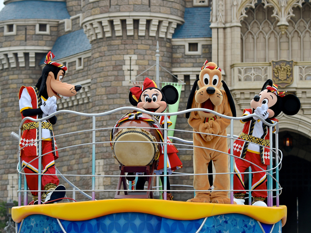 TDL「ディズニー夏祭り」2015 キッズ向けプログラム「おんどこどん!」撮影 / MezzoMiki