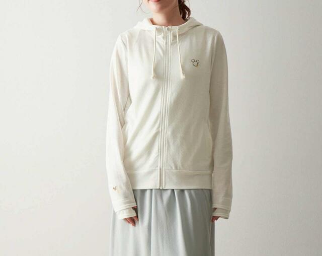 パーカ【UVケア】「ミッキーモチーフ」｜￥3,990 （税込）