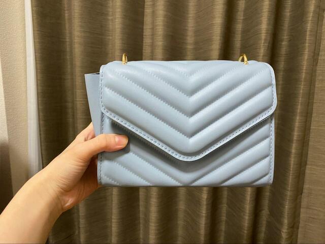 【SHEIN⠀ミニ シェブロン キルティング フラップ スクエアバッグ】淡いダスティーブルーがガーリーな雰囲気