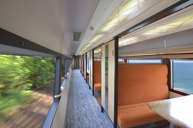 3号車はコンパートメント席になっている