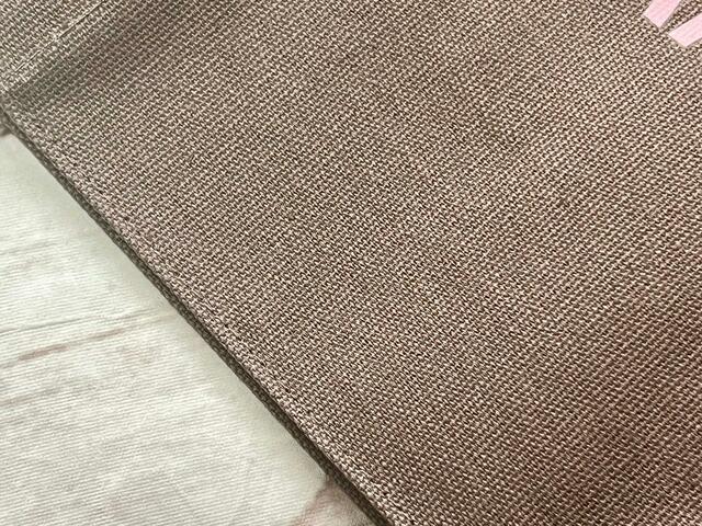厚みのある、しっかりとしたコットンキャンバス生地