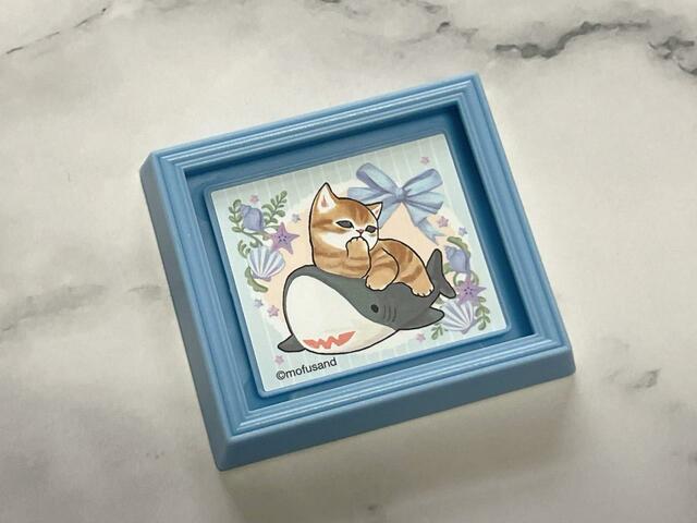 ブルーのリボンや貝がフレームの色と合っていますね♪