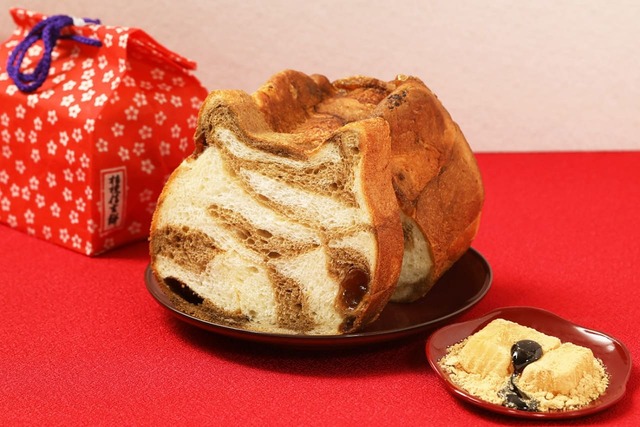 「ねこねこ食パン 桔梗信玄餅」880円（税込）