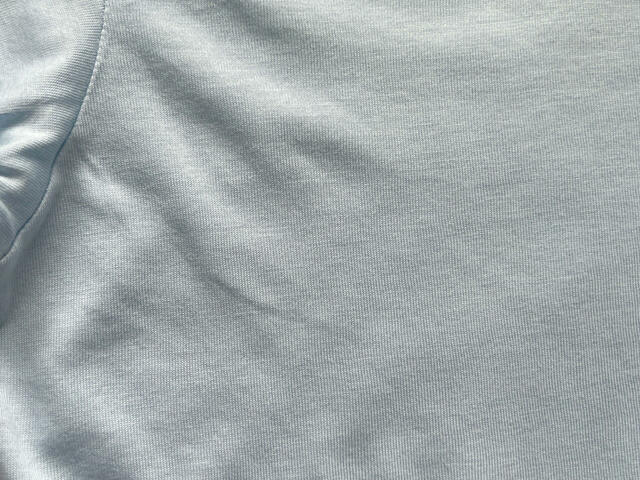 サラサラした肌触りの生地。着心地抜群です！