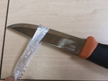【モーラナイフ Morakniv Companion Heavy Duty Burnt Orange (ステンレス) 】ヒモや枝を切ったりできます