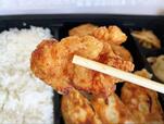 【バーミヤン 唐揚げ弁当】他のおかずとのバランスを考えられた、少し薄めの味つけがされた唐揚げ
