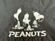 前面の歴代のスヌーピーの刺繍入りデザインがキュート！