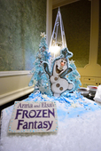 「アナとエルサのフローズンファンタジー」スペシャルブッフェ オラフのディスプレイ ©Disney