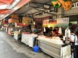 【台湾食べ歩きの旅 #15】岡山駅から徒歩10分ほどのところにある岡山公有市場周辺の店。他の市場と比べると羊肉を扱う店が目立つ