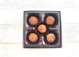 【もへじ 和栗のチョコレート】外装サイズ：105×102×32mm、5個入り