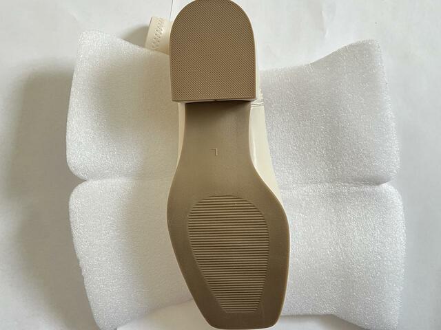 GU ウルトラストレッチローヒールブーツ】滑りにくそうな靴裏