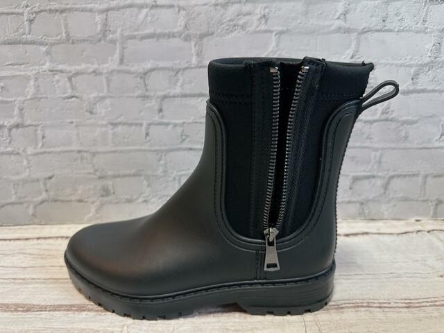 ファスナーは開けたままでも着用可能!