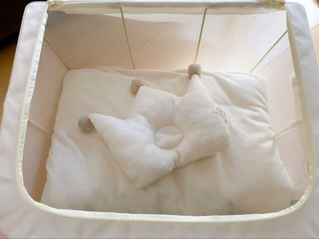 【3COINS たためるメッシュ窓付き収納】2つ目のボックスには使っていない赤ちゃん布団を入れました。ほかにもパジャマやリュックなどが入りました