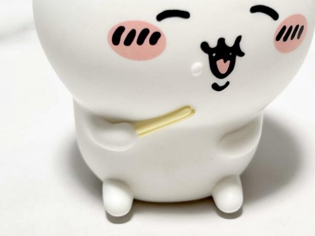 小さなおててでお箸を持っています…尊い！