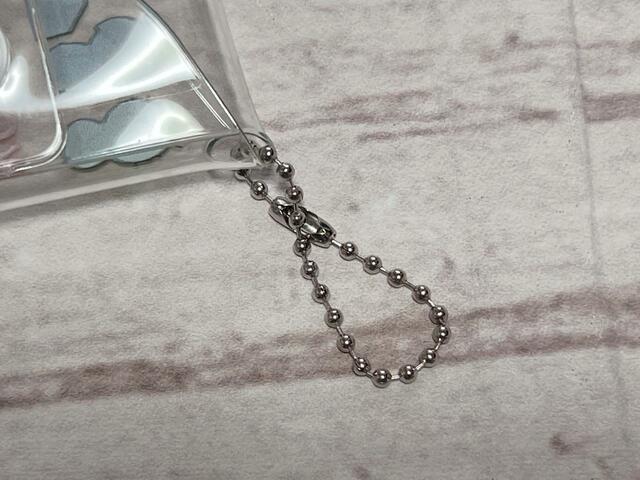 ボールチェーン付きなのでバッグなどにつけることもできます♪