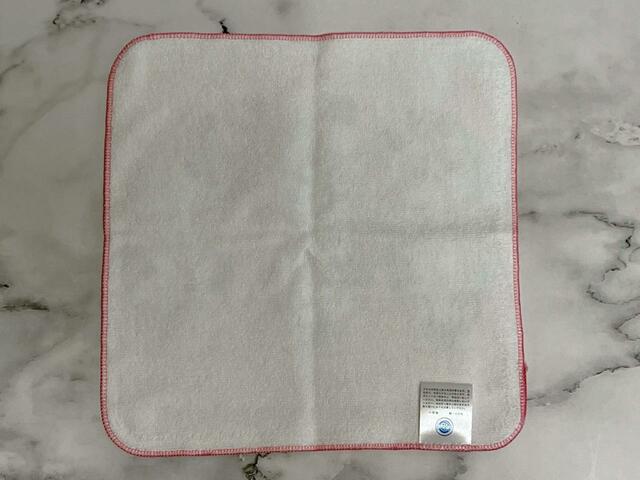 【アベイル】裏側は白の無地！