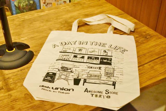 【AWESOME STORE TOKYO（オーサムストア トーキョー】〈ディスクユニオン〉とコラボしたトートバッグ。
