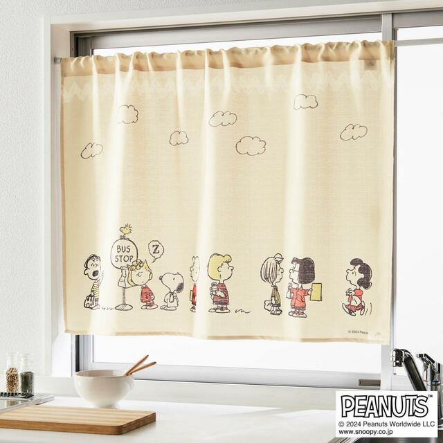 【ベルメゾン】カフェカーテン「スヌーピー」<1枚>|¥2,990~4,490 (税込) © 2024 Peanuts Worldwide LLC