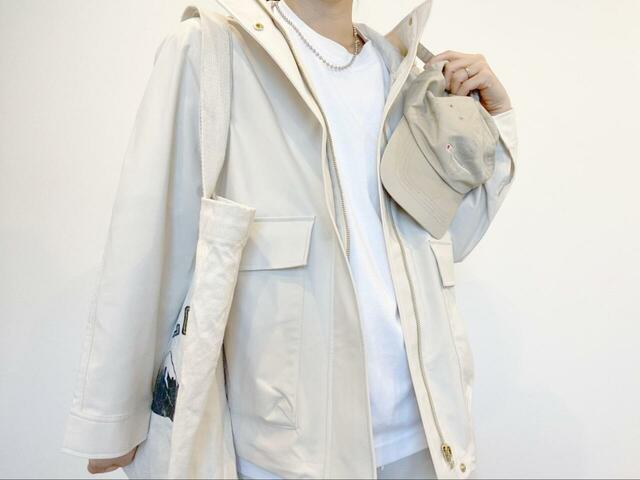 【GU マウンテンパーカ】ナチュラルカラーなら、全身ホワイトコーデにしてもおしゃれにまとまりますよ♪