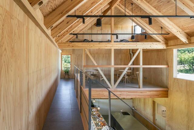 「イートインスペース」【【パン好き必見】1,800円で“焼き立て無添加パン”が60分食べ放題！食パン・お惣菜パン・甘いパンも好きなだけ♪】