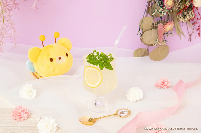 「コリラックマ＆チャイロイコグマカフェ」くまんばちのはちみつレモン（税込890円）