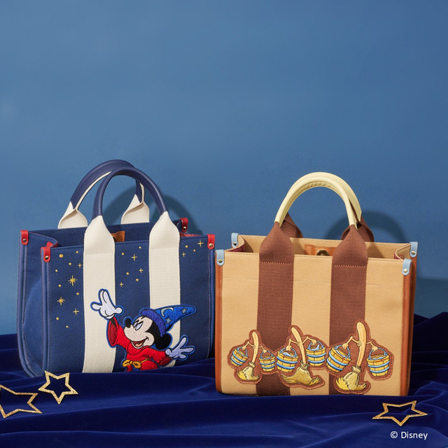 ［伊勢丹新宿店先行販売］ ＜Samantha Thavasa＞ 左『ファンタジア』トートバッグ「ミッキーマウス」ver 36,300円 （約W28.5✖H23✖D11cm） 右『ファンタジア』トートバッグ「ほうき」ver 36,300円