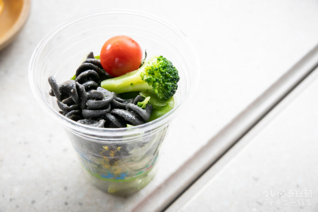 フジッリ入りサラダ｜東京ディズニーシー「ディズニー・パイレーツ・サマー」2019年