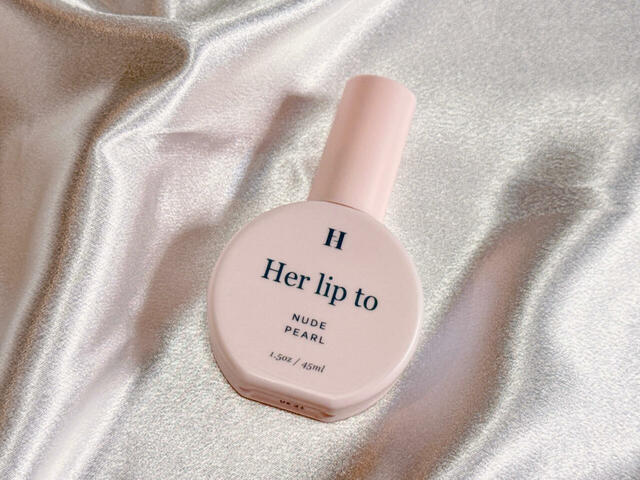 ヌードパールは、可憐なティーローズやキャラメルに、スパイスやハーブを重ねた奥行きのあるフローラルアンバーの香り。甘さのある香りが好きな方におすすめ