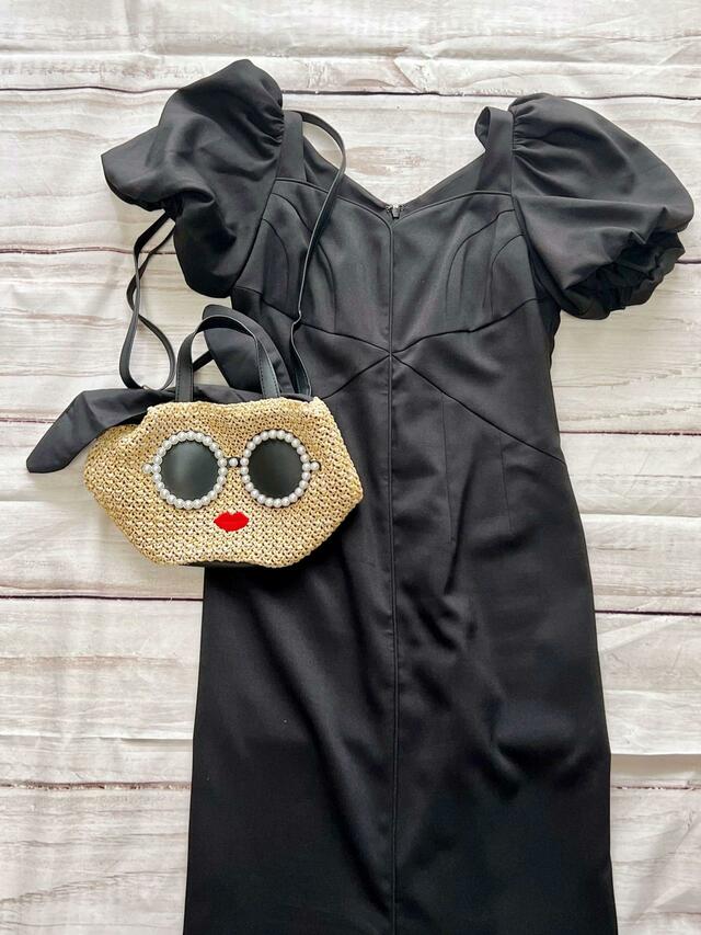 ブラックのタイトワンピースに合わせてアクセントに！【a-jolie（アジョリー）PEARL BASKET 2WAY BAG】