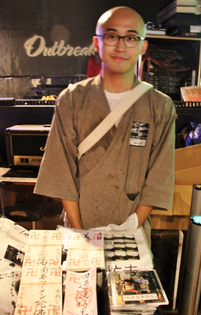 超カオスな対バン「坊主バンドvs.牧師ROCKS」の模様