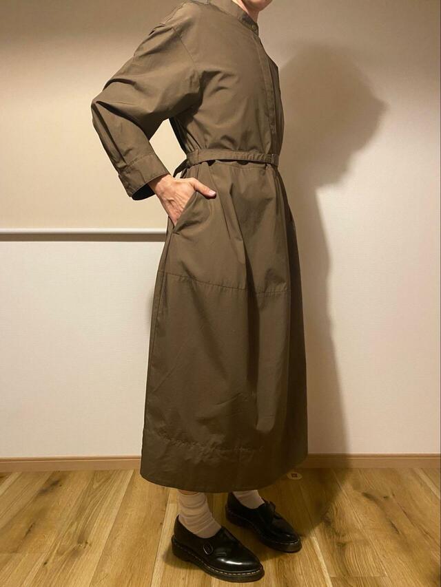 【UNIQLO:C コットンボリュームスリーブワンピース】カラーはNAVY、BROWN、GREENの3展開。両サイドにポケットが付いています