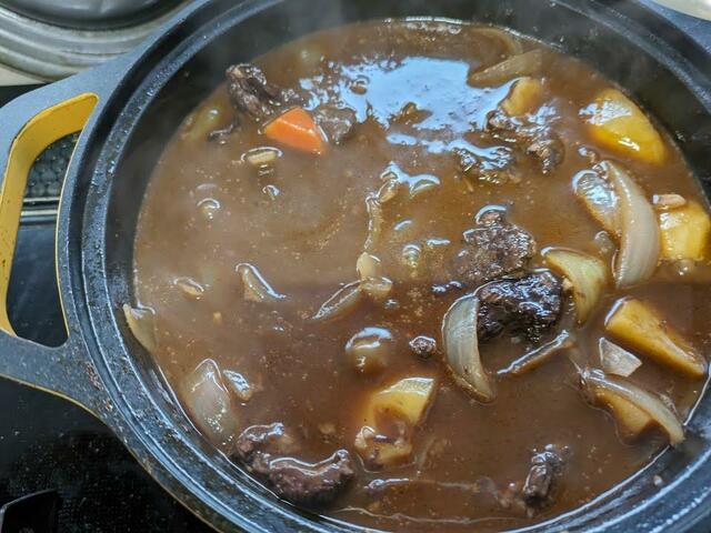 【アイリスオーヤマ 無加水鍋 COTOCO （MKSN-S20）】最後にブラウンバターを加えると一気においしそうな色合いに！