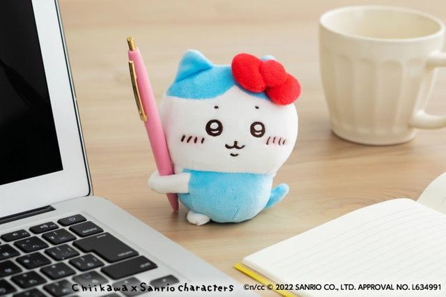 ちいかわ×サンリオキャラクターズ 持ちますマスコット 3種　各1,650円(税込)