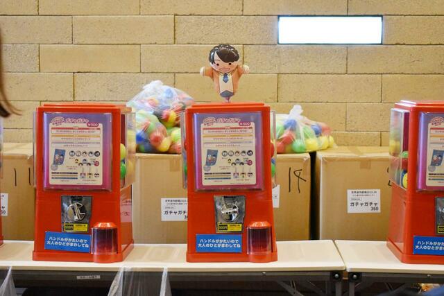 「ガチャガチャ」コーナーの様子【世界迷作劇場 2023〜24】