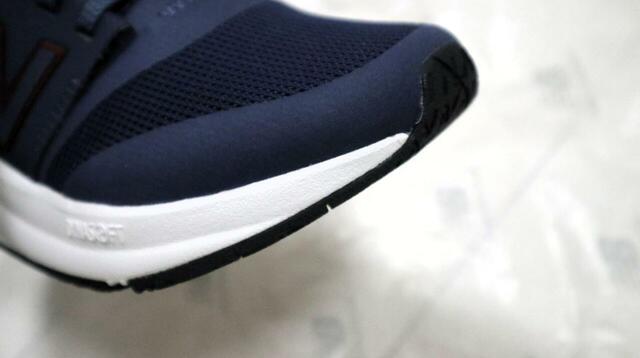 【ニューバランス DynaSoft 900 v2 CN2】前方のソールには地面ですべりにくくする機能を搭載しています