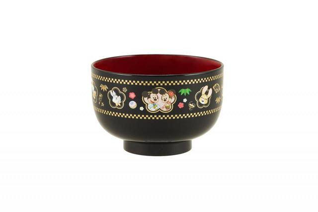 お椀 1,100円｜サイズ：直径約11×高さ約7cm｜東京ディズニーリゾート お正月グッズ2023｜販売店舗：東京ディズニーランド「ディズニー＆カンパニー」、東京ディズニーシー「エンポーリオ」｜発売日：2022年12月1日（木）