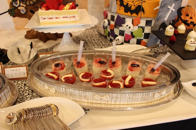 注射器にはソースがたっぷり！