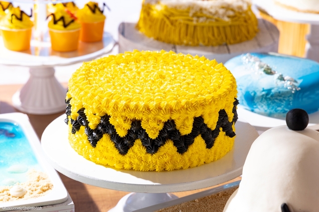 「チャーリー・ブラウンのオレンジ&マンゴーチーズケーキ」<大人5,600円>【夏のスイーツビュッフェ「Snoopy Summer Beach Time」】