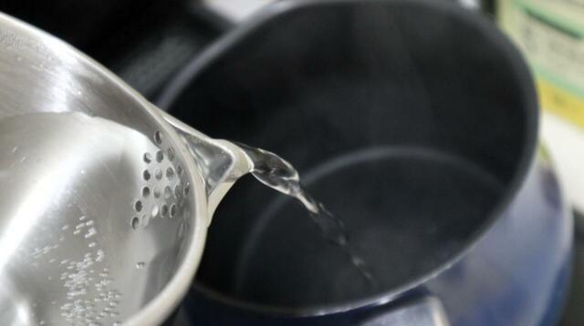 【ニトリ 1台3役の電気ケトルポット】800mLの水が沸騰するまでの時間は約5分（強モード）。ホテル備え付けのケトルと同等レベルだそう