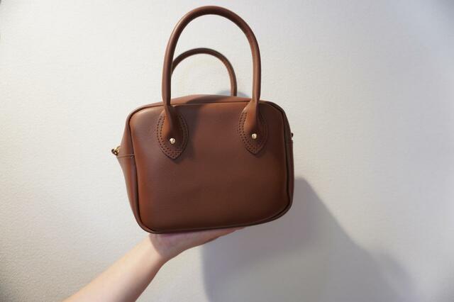 【Ungrid（アングリッド）ミニボストンショルダーバッグ】片手で持てるサイズ感
