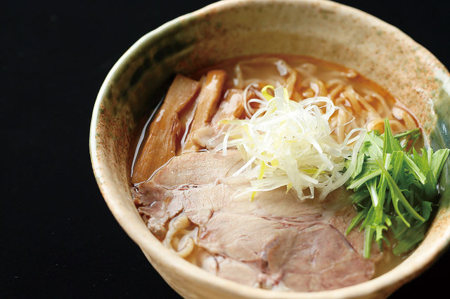 焼きあご塩らー麺 たかはし　焼きあご塩らー麺　800円