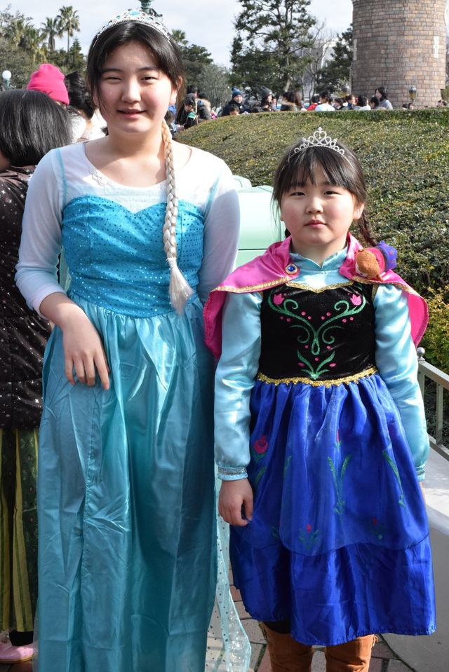 大阪から来園してお泊りディズニーを楽しんだあやなちゃん、えりなちゃん姉妹。