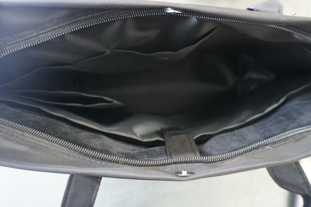 使いやすいポケット付き