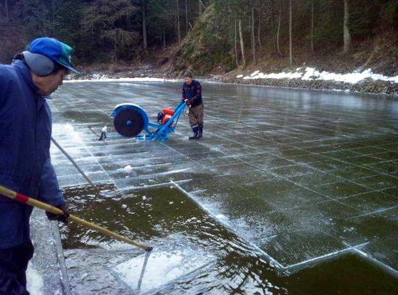 日光天然氷切り出し