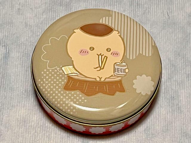 【ちいかわ　プチキャン2】チータラをもぐもぐしながらビールを飲むくりまんじゅうがたまらないですね♡