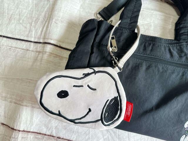 かわいいスヌーピーのお顔ポーチチャーム付き