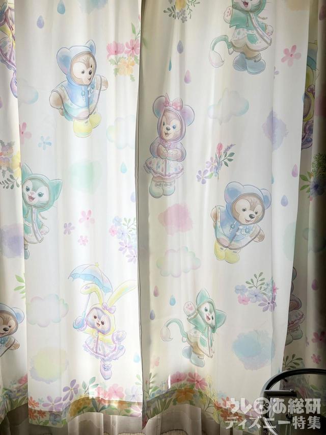 「ダッフィー&フレンズのビューティフル・レイニーデイズ」カーテン